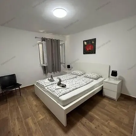 Valerie Apartman2 Apartment *