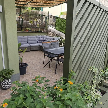Valerie 2 Apartman Drvenik